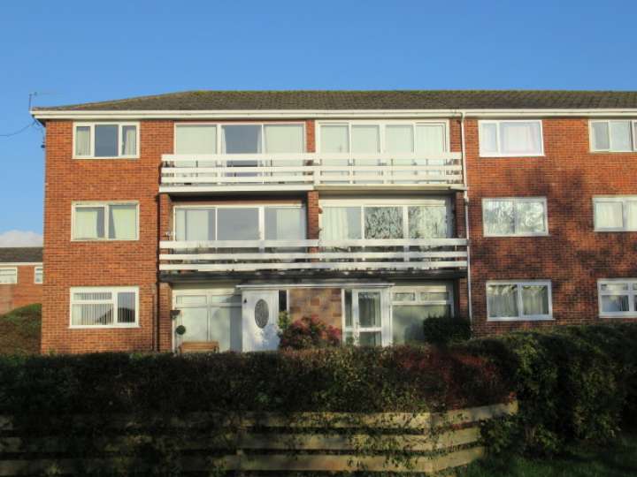 3 DEE VIEW COURT, NESTON Smith and Sons