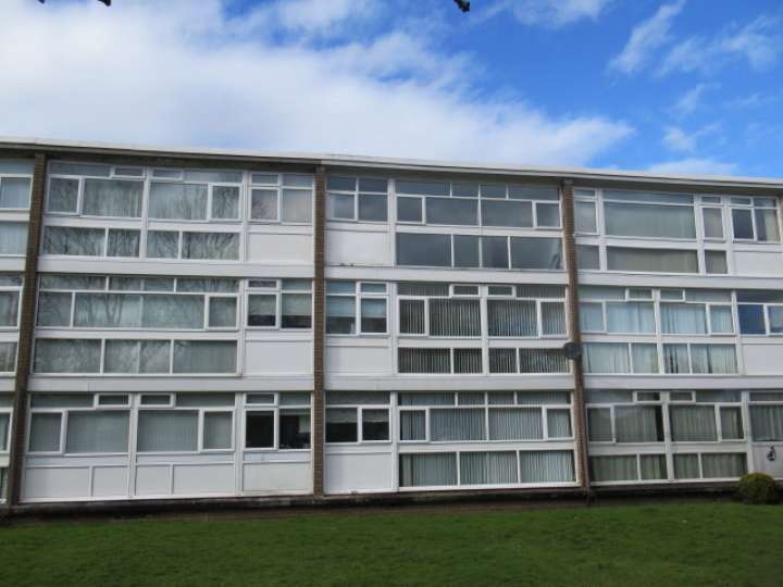 19 HORNBY COURT, CROFT AVENUE, BROMBOROUGH Smith and Sons