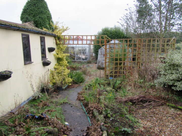 hawthorne_garden.JPG