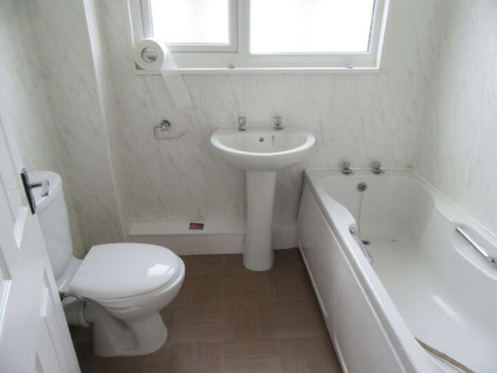 Harrogate_bath.JPG