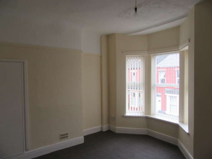 Palatine_bedroom_Jul.JPG