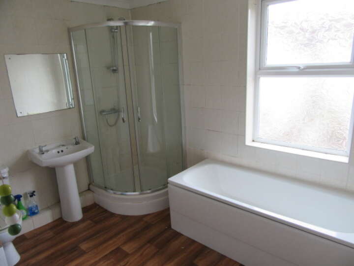 laurel_bathroom.JPG