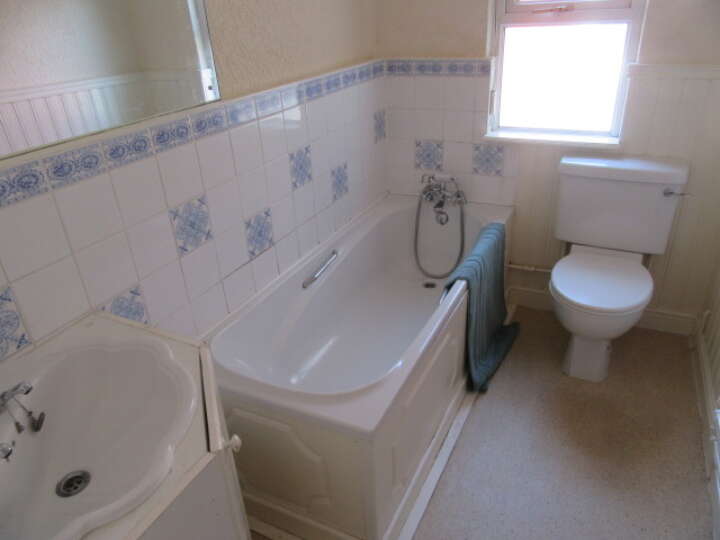 Esplanade_ff_bathroom.JPG