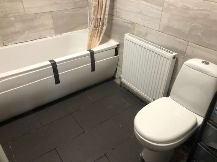 119_Poulton_Road_-_Bathroom.jpg