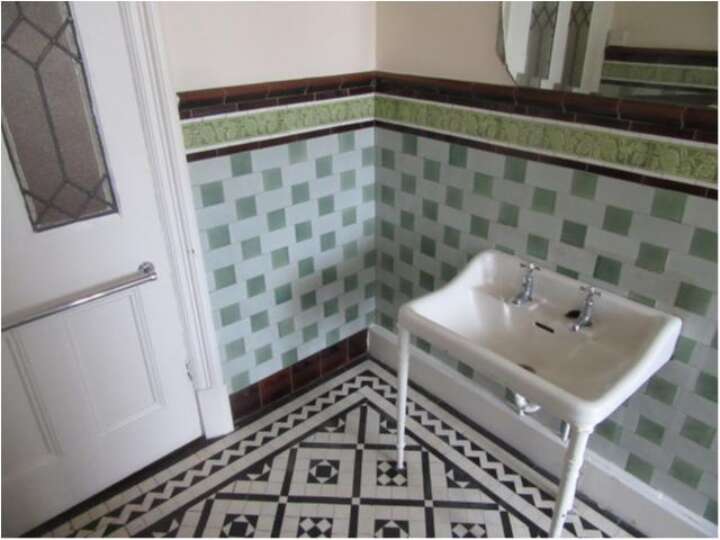 Bhead cloakroom.JPG