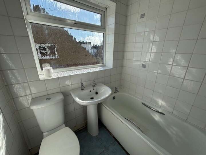 12_Marksway_bathroom.jpg