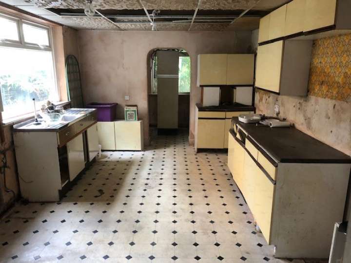 12_Rawcliffe_Road_-_Kitchen.jpg