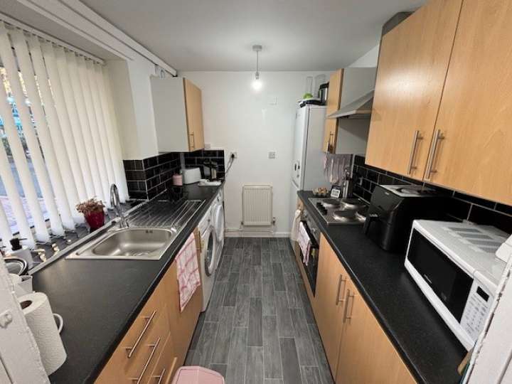 12_bidston_court_kitchen.jpg