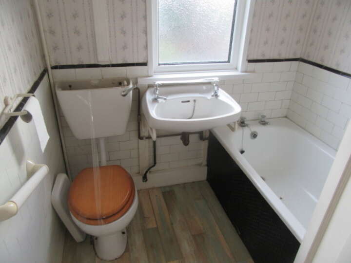 Graylands_bathroom.JPG