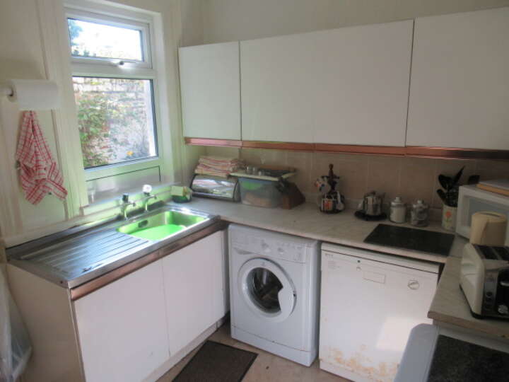 495_Cleveland_kitchen.JPG