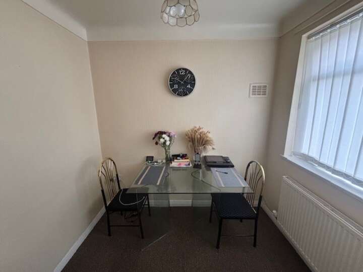 163_Berkeley_dining_area.jpg
