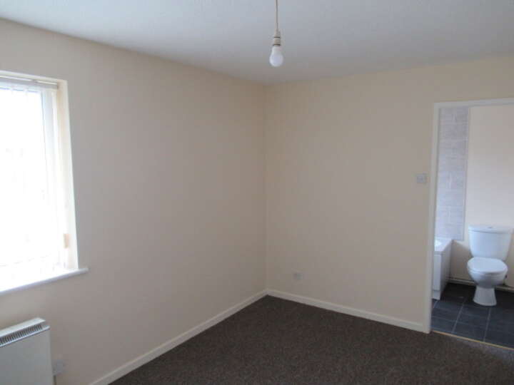 hatherley_7_bedroom.JPG