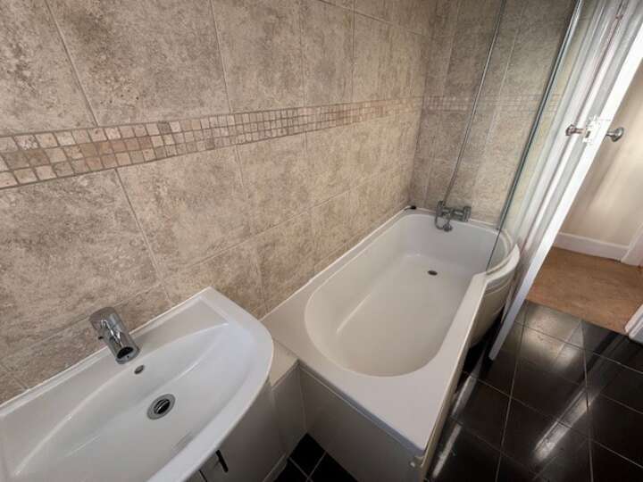 19_Back_Seaview_bathroom_1.jpg