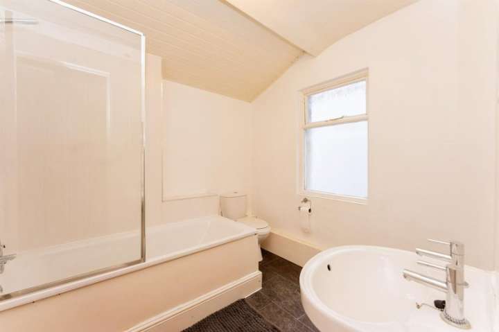 1_Church_Terrace_-_Bathroom.jpg