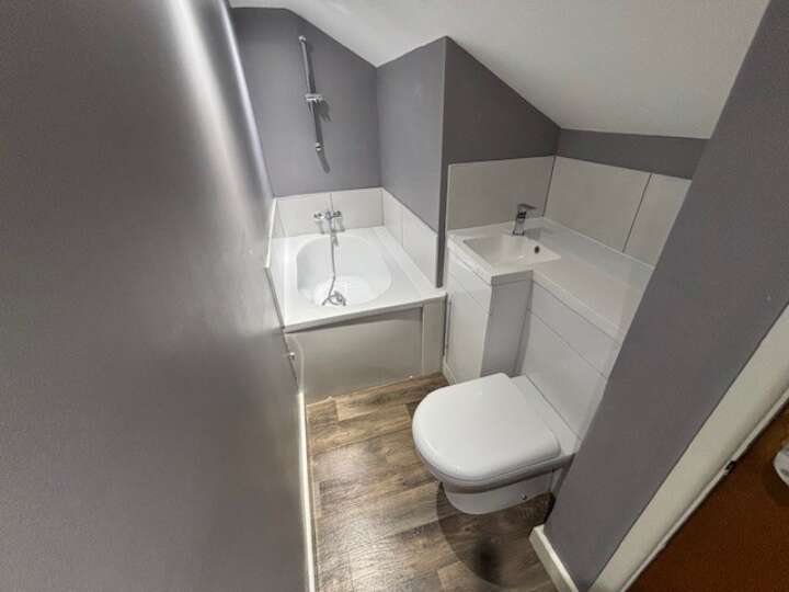 1_Garden_Hey_Rd_-_Bathroom_2.jpg