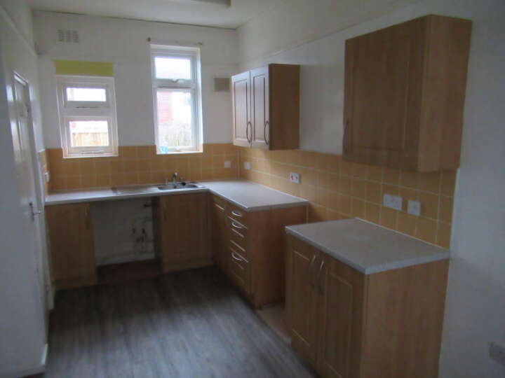 27_Sumner_Rd_-_kitchen.JPG