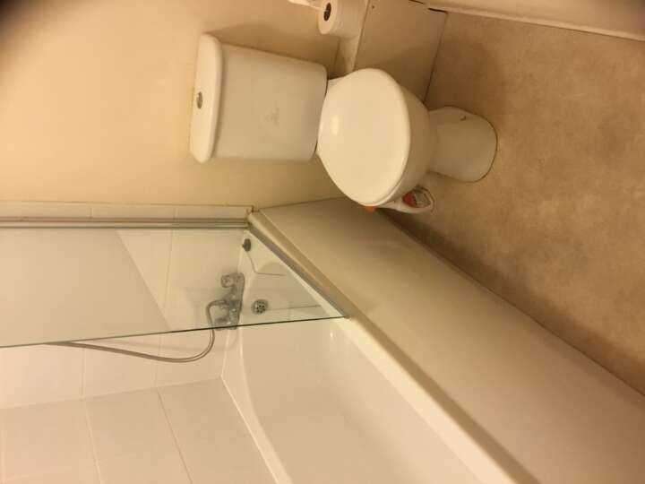 Ft4_bathroom_b_Grosvenor.JPG