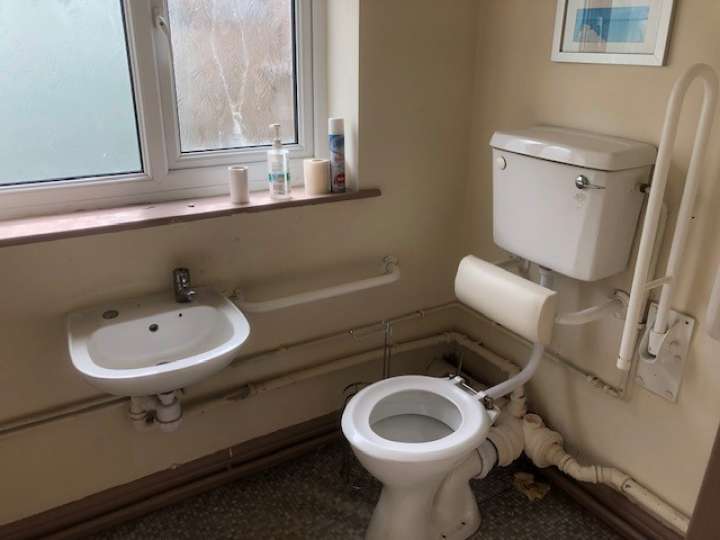 259_Poulton_Road_-_Bathroom.jpg