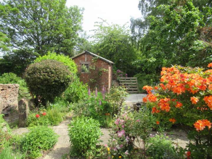 28 BOUNDARY LANE, HESWALL Smith and Sons