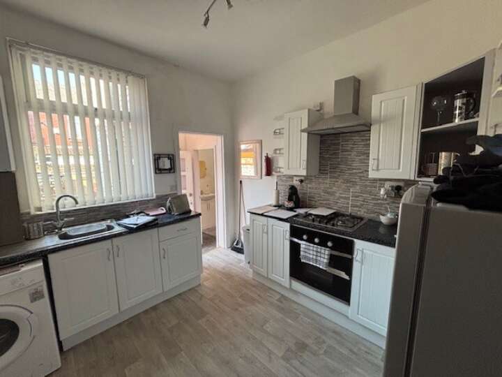 33-Sandcliffe-F2-kitchen.jpg