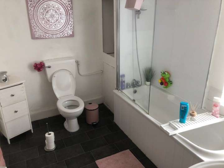 35_Paterson_Street_-_Bathroom.jpg
