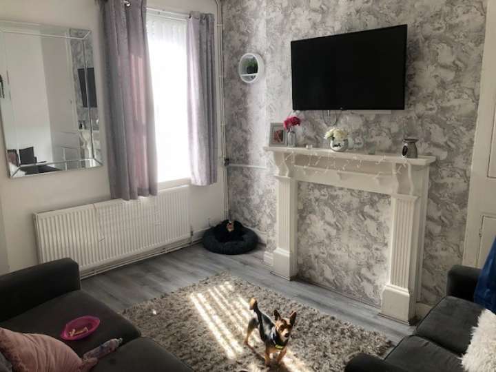 35_Paterson_Street_-_Living_room.jpg