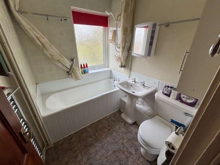 38_Bidston_Court_-_Bathroom.jpg