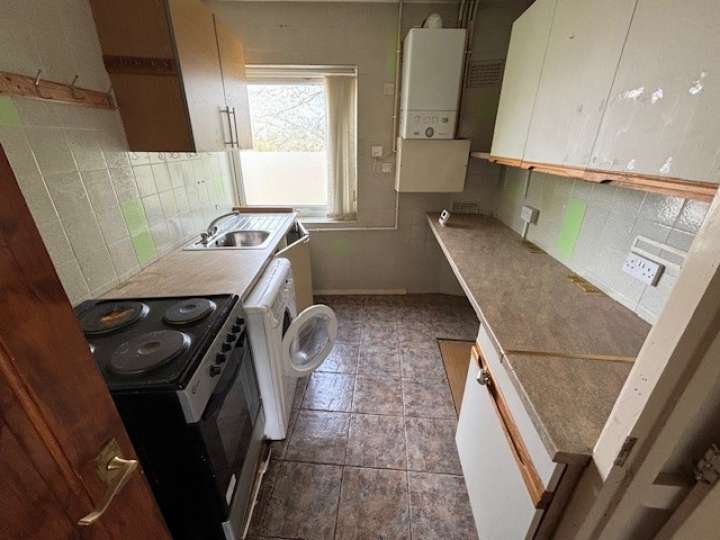 38_Bidston_Court_-_Kitchen.jpg