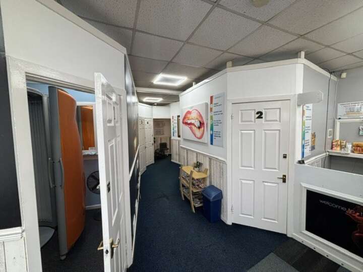 393_Upton_shop_1.jpg