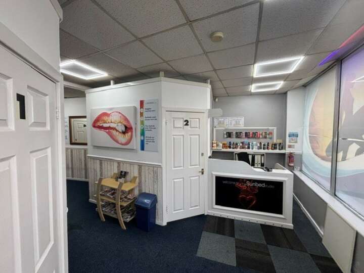 393_Upton_shop_2.jpg