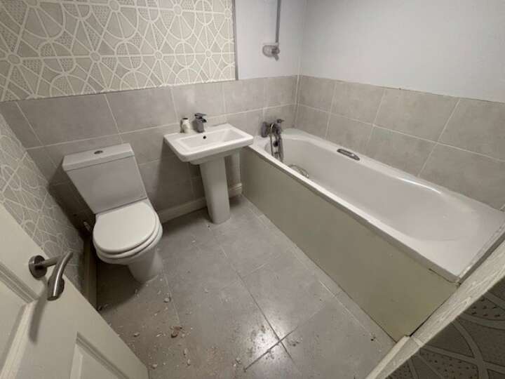 3_Ham_Sq_bathroom.jpg