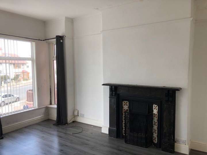 49 Mount Rd - Bedroom.jpg