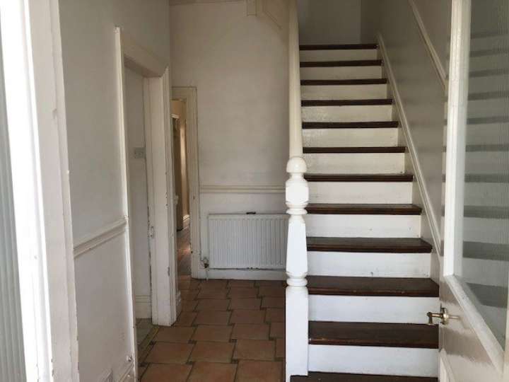 49 Mount Rd - Hall.jpg