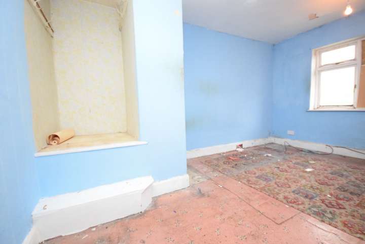 569 Price St 11.jpg