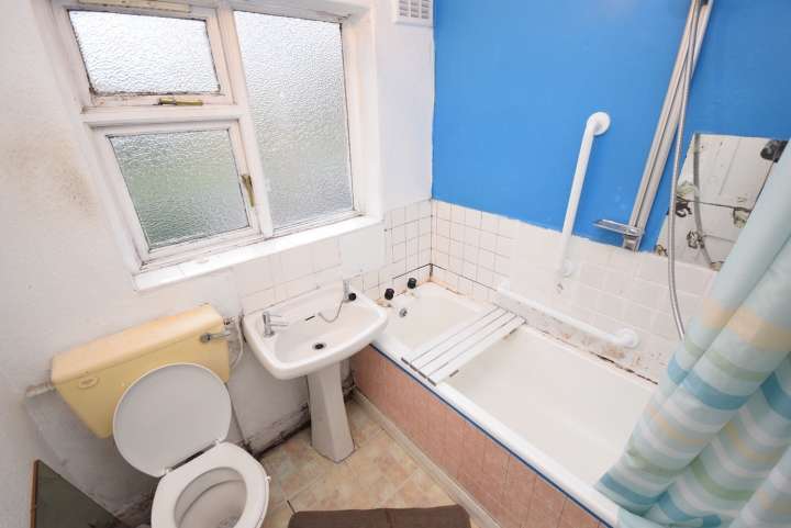 569 Price St 12.jpg
