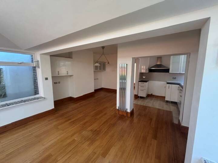 66_Easton_kitchen.jpg