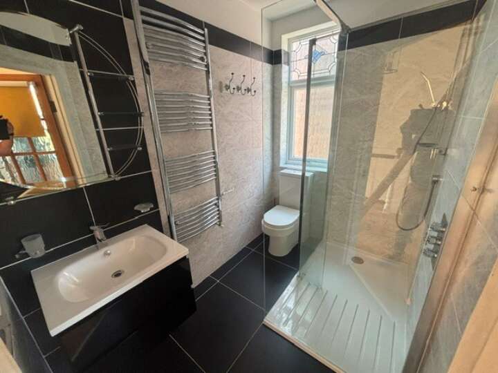 66_Easton_shower_rm.jpg