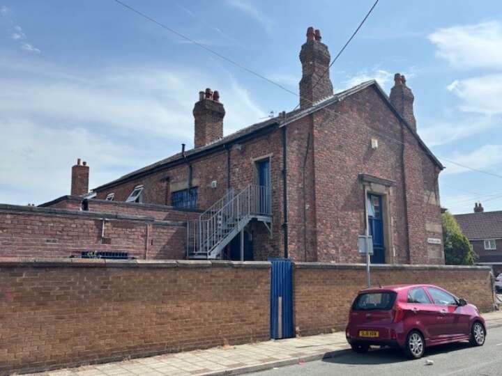 70_Prenton_Road_West_-_Side.jpg