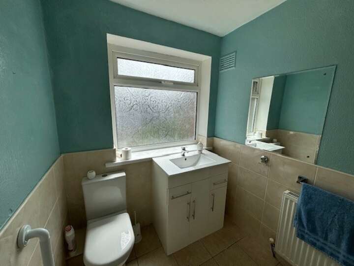 73a_Ridgewood_bathroom.jpg