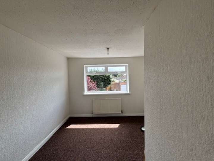 73a_Ridgewood_bedroom_1.jpg