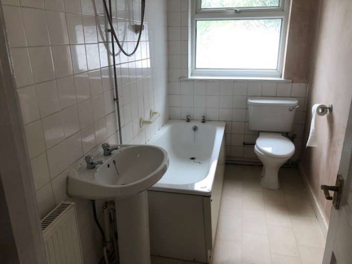 7_Old_Bidston_bathroom.jpg