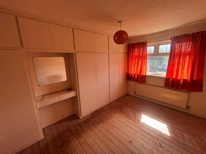 81_Holm_bedroom.jpg