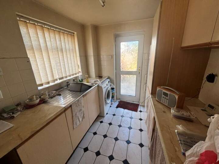 81_Holm_kitchen.jpg