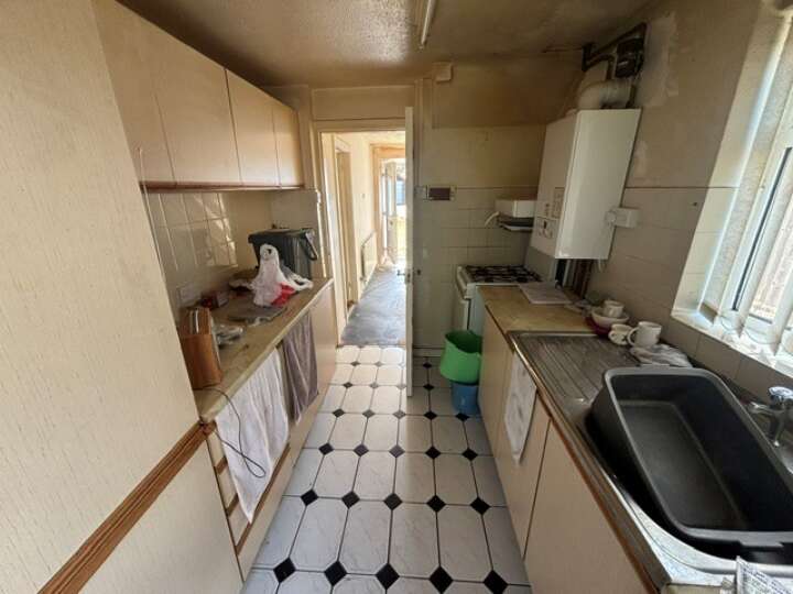 81_Holm_kitchen_1.jpg
