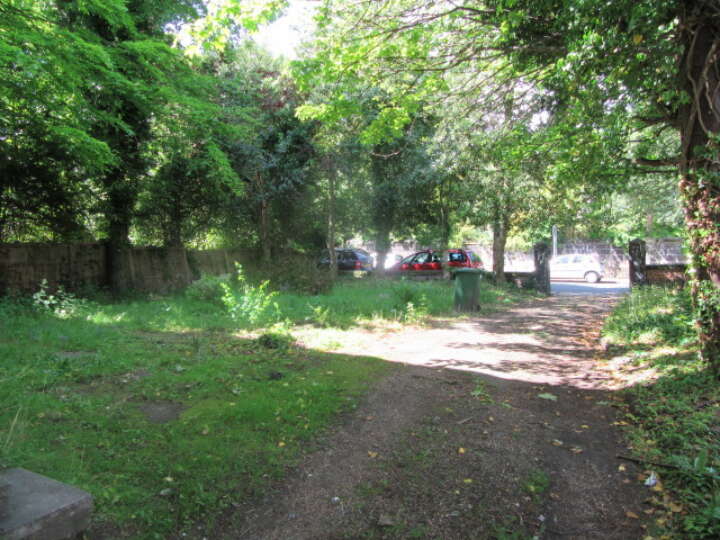 Shrewsbury_front_garden.JPG