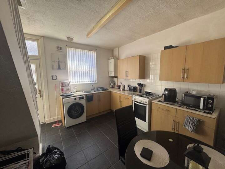 853_Coropration_rd_kitchen.jpg