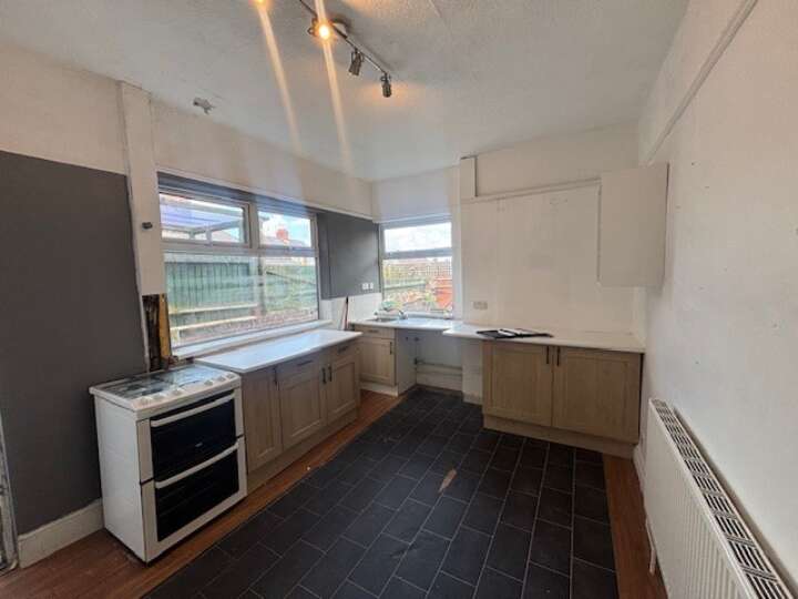92_Bid_Ave_maisonette_kitchen.jpg