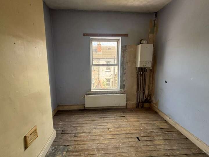 9_Buxton_Road_bedroom.jpg