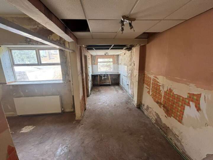 9_Buxton_Road_kitchen.jpg