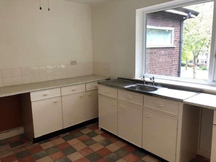 9_Menlove_Court_kitchen.jpg